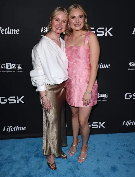 Nora Borne ve Sarah Borne, 20 Mayıs 2025 'te Hollywood, Los Angeles, Kaliforniya, ABD' de düzenlenen 'Pretty Hurts' ve 'GSK Ask2Bsure Sağlık Muhabbeti Aster' e geldiler..