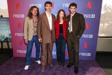 Amerikalı senarist, yönetmen ve aktör Ian Brennan, Amerikalı aktör Nicholas Alexander Chavez, Amerikalı oyuncu Ari Graynor ve Amerikalı aktör Cooper Koch Netflix FYSEE LA 'ya geldiler.