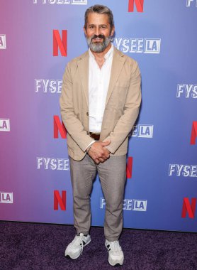 Prodüksiyon tasarımcısı Matthew Flood Ferguson 20 Mayıs 2025 'te Netflix FYSEE LA -' Canavarlar: The Lyle And Erik Menendez Story 'ATAS (Televizyon Sanatları ve Bilimleri Akademisi) Emmy FYC' ye (Sizin Düşünceleriniz İçin) geldi.