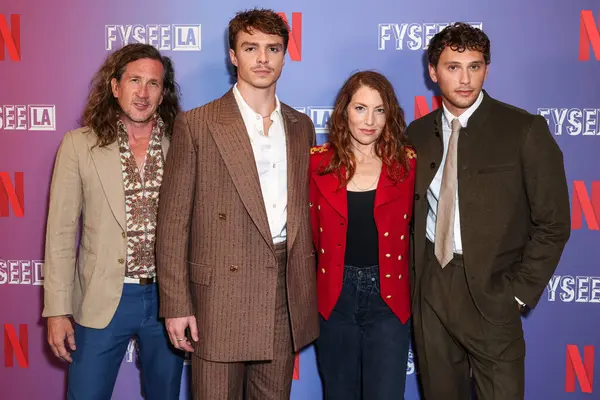 Amerikalı senarist, yönetmen ve aktör Ian Brennan, Amerikalı aktör Nicholas Alexander Chavez, Amerikalı oyuncu Ari Graynor ve Amerikalı aktör Cooper Koch Netflix FYSEE LA 'ya geldiler.