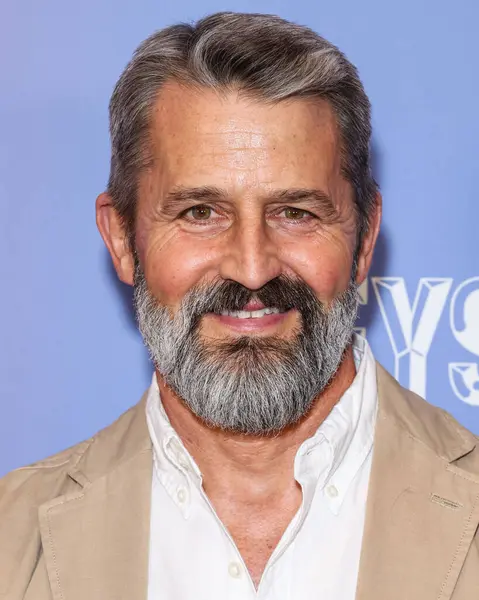 Prodüksiyon tasarımcısı Matthew Flood Ferguson 20 Mayıs 2025 'te Netflix FYSEE LA -' Canavarlar: The Lyle And Erik Menendez Story 'ATAS (Televizyon Sanatları ve Bilimleri Akademisi) Emmy FYC' ye (Sizin Düşünceleriniz İçin) geldi.