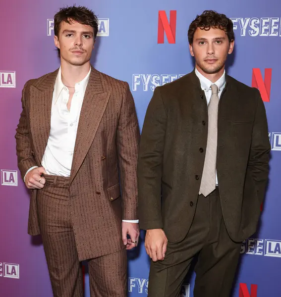 Amerikalı aktörler Nicholas Alexander Chavez ve Cooper Koch Netflix FYSEE LA 'ya -' Canavarlar: The Lyle and Erik Menendez Story 'ATAS (Televizyon Sanatları ve Bilimleri Akademisi) Emmy FYC (Sizin Düşünceleriniz İçin) 20 Mayıs 2025' te ABD 'nin Los Angeles kentinde geldiler.