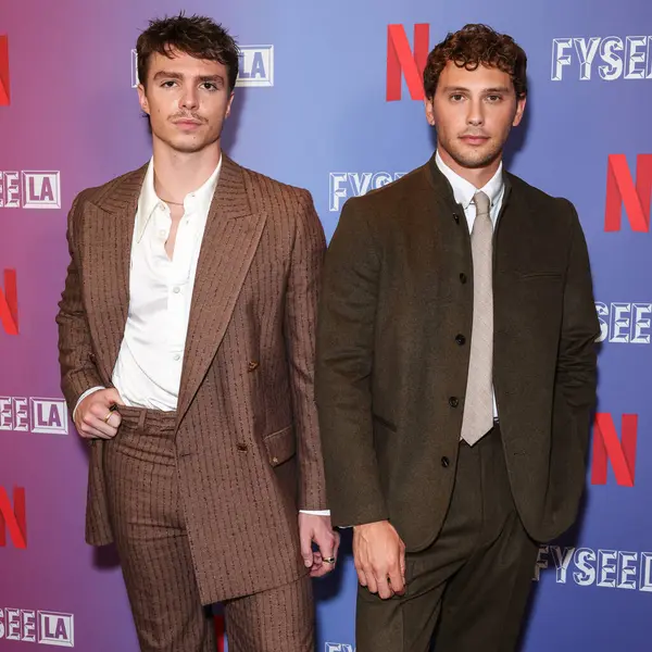 Amerikalı aktörler Nicholas Alexander Chavez ve Cooper Koch Netflix FYSEE LA 'ya -' Canavarlar: The Lyle and Erik Menendez Story 'ATAS (Televizyon Sanatları ve Bilimleri Akademisi) Emmy FYC (Sizin Düşünceleriniz İçin) 20 Mayıs 2025' te ABD 'nin Los Angeles kentinde geldiler.