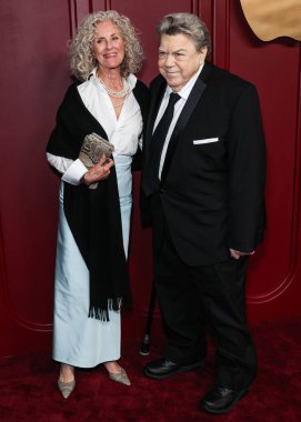 George Wendt 20 Mayıs 2025, Salı günü 76 yaşında öldü. Amerikalı aktris Bernadette Birkett ve kocası / Amerikalı aktör George Wendt, 15 Ocak 2024 'te ABD' nin Los Angeles kentinde Mother Wolf 'ta düzenlenen Apple TV +' nin 75.