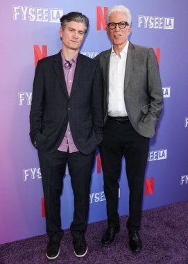 Amerikalı televizyon yazarı, yapımcısı, yönetmeni ve aktör Michael Schur ve Amerikalı aktör ve okyanus savunucusu Ted Danson Netflix FYSEE LA - 'A Man On The Inside' Sezon 1, ATAS 21 Mayıs 2025, Los Angeles, ABD 