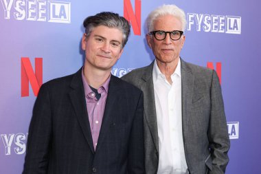 Amerikalı televizyon yazarı, yapımcısı, yönetmeni ve aktör Michael Schur ve Amerikalı aktör ve okyanus savunucusu Ted Danson Netflix FYSEE LA - 'A Man On The Inside' Sezon 1, ATAS 21 Mayıs 2025, Los Angeles, ABD 
