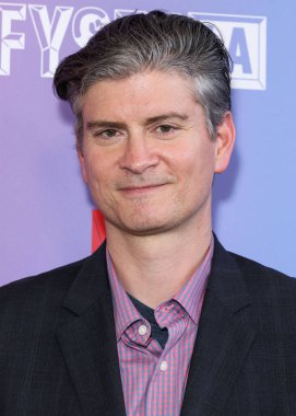 Amerikalı televizyon yazarı, yapımcısı, yönetmeni ve aktör Michael Schur Netflix FYSEE LA 'ya -' A Man On the Inside 'Sezon 1 ATAS (Academy of Television Arts and Sciences) Emmy FYC (For Your Consideration) 21 Mayıs 2025' te ABD 'nin Los Angeles kentinde geldi. 