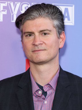 Amerikalı televizyon yazarı, yapımcısı, yönetmeni ve aktör Michael Schur Netflix FYSEE LA 'ya -' A Man On the Inside 'Sezon 1 ATAS (Academy of Television Arts and Sciences) Emmy FYC (For Your Consideration) 21 Mayıs 2025' te ABD 'nin Los Angeles kentinde geldi. 