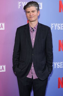 Amerikalı televizyon yazarı, yapımcısı, yönetmeni ve aktör Michael Schur Netflix FYSEE LA 'ya -' A Man On the Inside 'Sezon 1 ATAS (Academy of Television Arts and Sciences) Emmy FYC (For Your Consideration) 21 Mayıs 2025' te ABD 'nin Los Angeles kentinde geldi. 