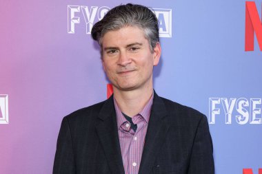 Amerikalı televizyon yazarı, yapımcısı, yönetmeni ve aktör Michael Schur Netflix FYSEE LA 'ya -' A Man On the Inside 'Sezon 1 ATAS (Academy of Television Arts and Sciences) Emmy FYC (For Your Consideration) 21 Mayıs 2025' te ABD 'nin Los Angeles kentinde geldi. 