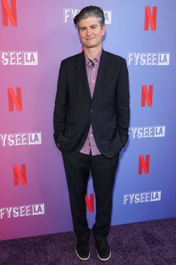 Amerikalı televizyon yazarı, yapımcısı, yönetmeni ve aktör Michael Schur Netflix FYSEE LA 'ya -' A Man On the Inside 'Sezon 1 ATAS (Academy of Television Arts and Sciences) Emmy FYC (For Your Consideration) 21 Mayıs 2025' te ABD 'nin Los Angeles kentinde geldi. 