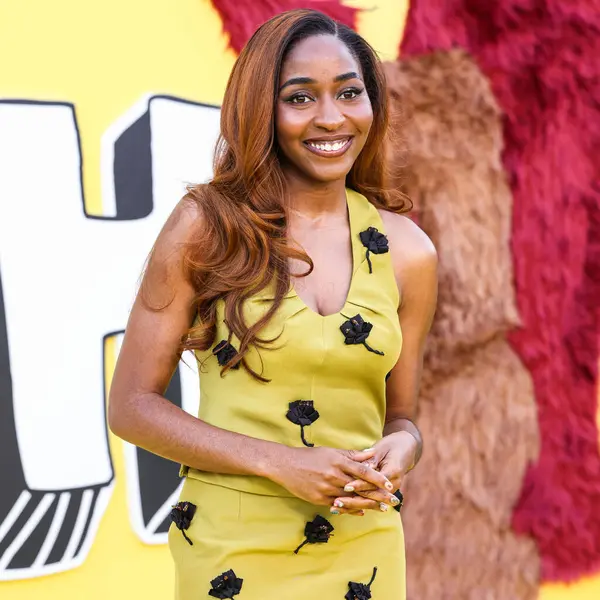 Amerikalı aktris, komedyen, yazar ve seslendirme oyuncusu Ayo Edebiri, Netflix 'in' Big Mouth 'sezonunun Los Angeles Premiere' ine geldi.