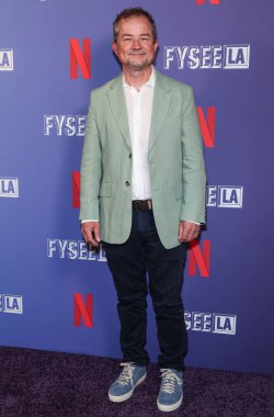 Amerikalı yazar, aktör, yapımcı ve yönetmen Paul William Davies Netflix FYSEE LA 'ya geldi -' The Residence 'Sezon 1, ATAS Resmi Emmy FYC Etkinliği Hollywood Legion Theater, Los Angeles, Kaliforniya, ABD.