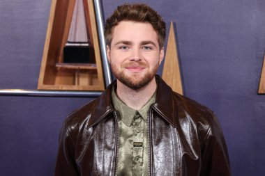 Alex Warren arrives at the 2025 American Music Awards held at the Fontainebleau Las Vegas on May 26, 2025 in Las Vegas, Nevada, United States. 