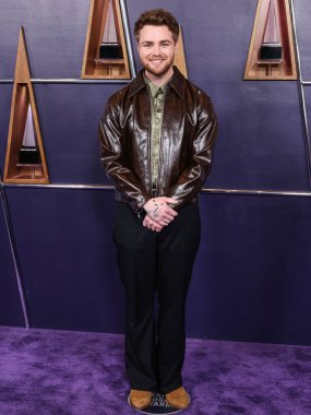 Alex Warren arrives at the 2025 American Music Awards held at the Fontainebleau Las Vegas on May 26, 2025 in Las Vegas, Nevada, United States. 