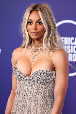 Bronx ve Banco elbisesi giyen Ciara Prensesi Wilson, 26 Mayıs 2025 'te Las Vegas, Las Vegas' ta düzenlenen 2025 Amerikan Müzik Ödülleri 'ne geldi..        