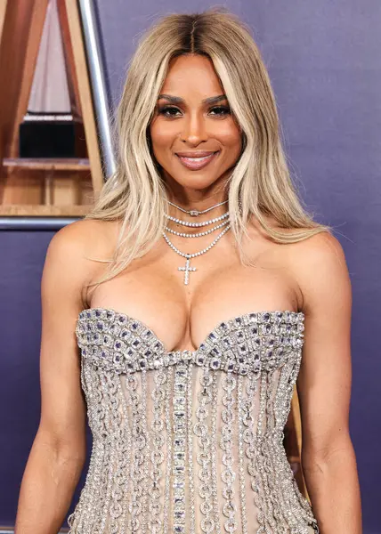 Bronx ve Banco elbisesi giyen Ciara Prensesi Wilson, 26 Mayıs 2025 'te Las Vegas, Las Vegas' ta düzenlenen 2025 Amerikan Müzik Ödülleri 'ne geldi..        