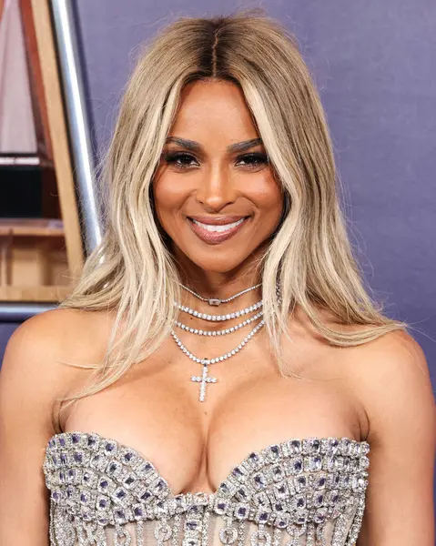 Bronx ve Banco elbisesi giyen Ciara Prensesi Wilson, 26 Mayıs 2025 'te Las Vegas, Las Vegas' ta düzenlenen 2025 Amerikan Müzik Ödülleri 'ne geldi..        