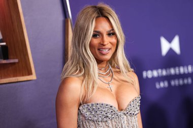 Bronx ve Banco elbisesi giyen Ciara Prensesi Wilson, 26 Mayıs 2025 'te Las Vegas, Las Vegas' ta düzenlenen 2025 Amerikan Müzik Ödülleri 'ne geldi..        