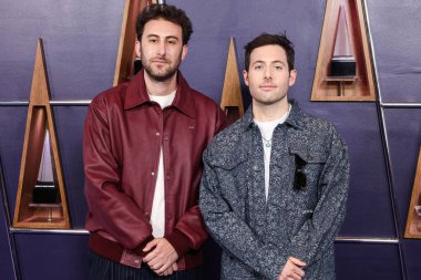 İki Arkadaş 'tan Eli Sones ve Matthew Halper, 26 Mayıs 2025' te Las Vegas Fontainebleau 'da düzenlenen 2025 Amerikan Müzik Ödülleri' ne geldiler.. 