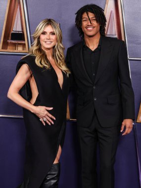 Heidi Klum ve oğlu Henry Samuel, 26 Mayıs 2025 tarihinde Las Vegas, Nevada 'da düzenlenen Fontainebleau Las Vegas' ta düzenlenen 2025 Amerikan Müzik Ödülleri 'ne geldiler.. 
