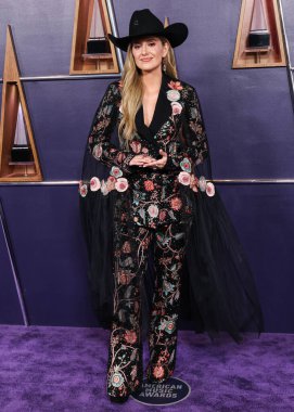 Rahul Mishra 'yı giyen Lainey Wilson, 26 Mayıs 2025' te Las Vegas Fontainebleau 'da düzenlenen 2025 Amerikan Müzik Ödülleri' ne ulaştı..         