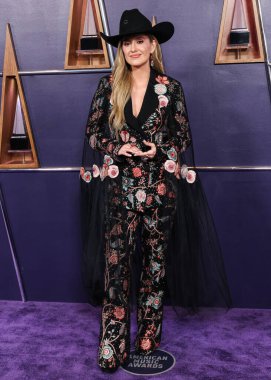 Rahul Mishra 'yı giyen Lainey Wilson, 26 Mayıs 2025' te Las Vegas Fontainebleau 'da düzenlenen 2025 Amerikan Müzik Ödülleri' ne ulaştı..         