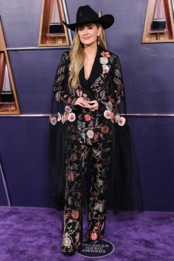 Rahul Mishra 'yı giyen Lainey Wilson, 26 Mayıs 2025' te Las Vegas Fontainebleau 'da düzenlenen 2025 Amerikan Müzik Ödülleri' ne ulaştı..         