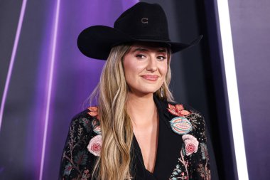 Rahul Mishra 'yı giyen Lainey Wilson, 26 Mayıs 2025' te Las Vegas Fontainebleau 'da düzenlenen 2025 Amerikan Müzik Ödülleri' ne ulaştı..         