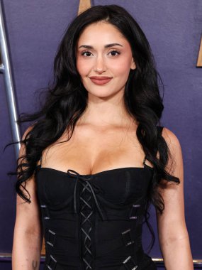 Leah Kateb, 26 Mayıs 2025 'te ABD' nin Nevada eyaletinin Las Vegas şehrinde düzenlenen Fontainebleau Las Vegas 'ta düzenlenen 2025 Amerikan Müzik Ödülleri' ne ulaştı..