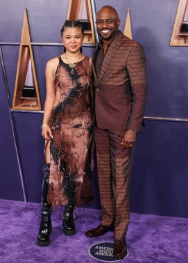 Maile Masako Brady ve babası Wayne Brady, 26 Mayıs 2025 'te Las Vegas, Las Vegas' ta düzenlenen 2025 Amerikan Müzik Ödülleri 'ne geldiler..