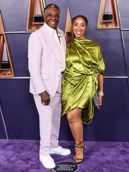 Keith David ve Dionne Lea Williams, 26 Mayıs 2025 'te Las Vegas Fontainebleau' da düzenlenen 2025 Amerikan Müzik Ödülleri 'ne geldiler..