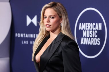 Özel bir GapStudio elbisesi giyen Renee Rapp, 26 Mayıs 2025 'te Las Vegas, Las Vegas' ta düzenlenen 2025 Amerikan Müzik Ödülleri 'ne geldi..          