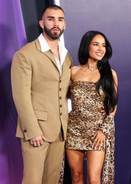 Sebastian Lletget ve Becky G, 26 Mayıs 2025 'te Las Vegas Fontainebleau' da düzenlenen 2025 Amerikan Müzik Ödülleri 'ne geldiler.. 