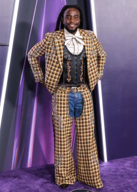 Shaboozey arrives at the 2025 American Music Awards held at the Fontainebleau Las Vegas on May 26, 2025 in Las Vegas, Nevada, United States.       