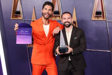 Dan + Shay 'den Dan Smyers ve Shay Mooney, Favori Country İkili veya Grup ödülünü kazananlar, 26 Mayıs 2025' te Las Vegas, Las Vegas 'ta düzenlenen 2025 Amerikan Müzik Ödüllerinde poz verdiler..        
