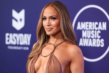 Jennifer Lopez (J.Lo), 26 Mayıs 2025 tarihinde Las Vegas, Nevada, ABD 'de düzenlenen Fontainebleau Las Vegas' ta düzenlenen 2025 Amerikan Müzik Ödüllerinde savunma pozu verdi..