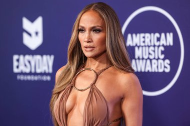 Jennifer Lopez (J.Lo), 26 Mayıs 2025 tarihinde Las Vegas, Nevada, ABD 'de düzenlenen Fontainebleau Las Vegas' ta düzenlenen 2025 Amerikan Müzik Ödüllerinde savunma pozu verdi..
