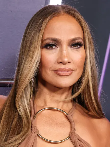 Jennifer Lopez (J.Lo), 26 Mayıs 2025 tarihinde Las Vegas, Nevada, ABD 'de düzenlenen Fontainebleau Las Vegas' ta düzenlenen 2025 Amerikan Müzik Ödüllerinde savunma pozu verdi..