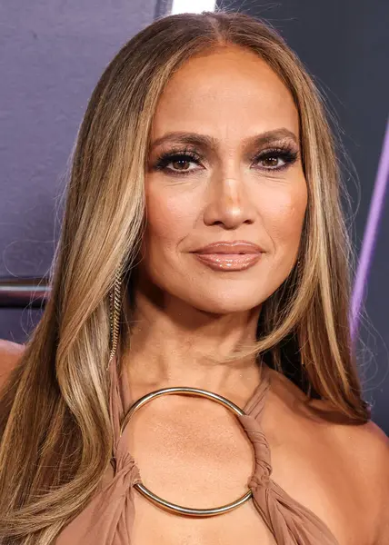 Jennifer Lopez (J.Lo), 26 Mayıs 2025 tarihinde Las Vegas, Nevada, ABD 'de düzenlenen Fontainebleau Las Vegas' ta düzenlenen 2025 Amerikan Müzik Ödüllerinde savunma pozu verdi..