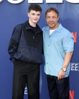 İngiliz aktör Owen Cooper ve İngiliz aktör ve yapımcı Stephen Graham Netflix FYSEE LA - 'Adolescence' Sezon 1 ATAS (Televizyon Sanatları ve Bilimleri Akademisi) Emmy FYC 'ye geldiler.