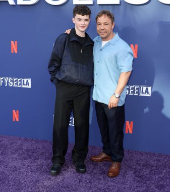 İngiliz aktör Owen Cooper ve İngiliz aktör ve yapımcı Stephen Graham Netflix FYSEE LA - 'Adolescence' Sezon 1 ATAS (Televizyon Sanatları ve Bilimleri Akademisi) Emmy FYC 'ye geldiler.