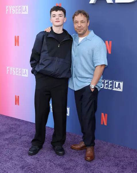 İngiliz aktör Owen Cooper ve İngiliz aktör ve yapımcı Stephen Graham Netflix FYSEE LA - 'Adolescence' Sezon 1 ATAS (Televizyon Sanatları ve Bilimleri Akademisi) Emmy FYC 'ye geldiler.