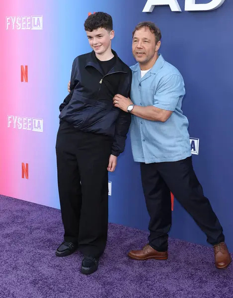 İngiliz aktör Owen Cooper ve İngiliz aktör ve yapımcı Stephen Graham Netflix FYSEE LA - 'Adolescence' Sezon 1 ATAS (Televizyon Sanatları ve Bilimleri Akademisi) Emmy FYC 'ye geldiler.