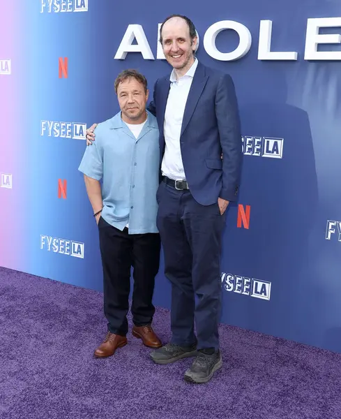 İngiliz aktör ve yapımcı Stephen Graham ve İngiliz oyun yazarı, televizyon yazarı, senarist ve yapımcı Jack Thorne Netflix FYSEE LA - 'Adolescence' Sezon 1 ATAS Emmy FYC Etkinliği Şaban Medya Merkezi Wolf Tiyatrosu 'nda gerçekleşti.   