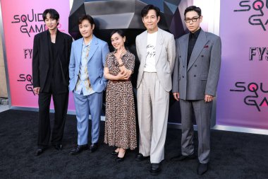 Güney Koreli aktörler Park Sung-hoon, Lee Byung-hun, Kang Ae-shim, Lee Jung-jae ve T.O.P (Choi Seung-hyun) Netflix FYSEE LA - 'Squid Game' Sezon 2 ATAS (Televizyon Sanatları ve Bilimleri Akademisi) Emmy FYC 'ye geldiler.) 