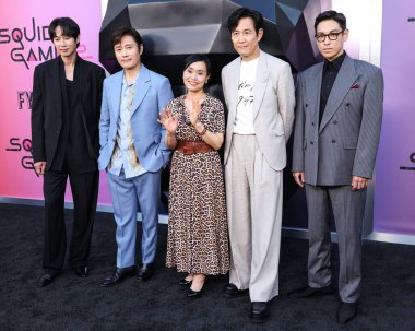 Güney Koreli aktörler Park Sung-hoon, Lee Byung-hun, Kang Ae-shim, Lee Jung-jae ve T.O.P (Choi Seung-hyun) Netflix FYSEE LA - 'Squid Game' Sezon 2 ATAS (Televizyon Sanatları ve Bilimleri Akademisi) Emmy FYC 'ye geldiler.) 