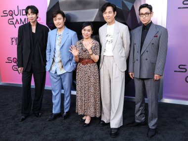 Güney Koreli aktörler Park Sung-hoon, Lee Byung-hun, Kang Ae-shim, Lee Jung-jae ve T.O.P (Choi Seung-hyun) Netflix FYSEE LA - 'Squid Game' Sezon 2 ATAS (Televizyon Sanatları ve Bilimleri Akademisi) Emmy FYC 'ye geldiler.) 