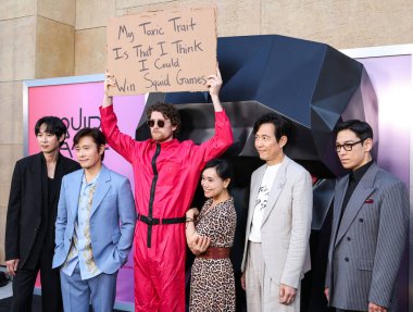 Güney Koreli aktörler Park Sung-hoon, Lee Byung-hun, Kang Ae-shim, Lee Jung-jae ve T.O.P (Choi Seung-hyun) Netflix FYSEE LA - 'Squid Game' Sezon 2 ATAS (Televizyon Sanatları ve Bilimleri Akademisi) Emmy FYC 'ye geldiler.) 