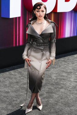 Markgong SS25 RTW ve Sheryl Lowe mücevherlerini giyen Amerikalı aktris Jenna Ortega Netflix Tudum 2025 'e ulaştı: 31 Mayıs 2025' te Inglewood, Los Angeles, Kaliforniya, ABD 'de düzenlenen canlı etkinlik.